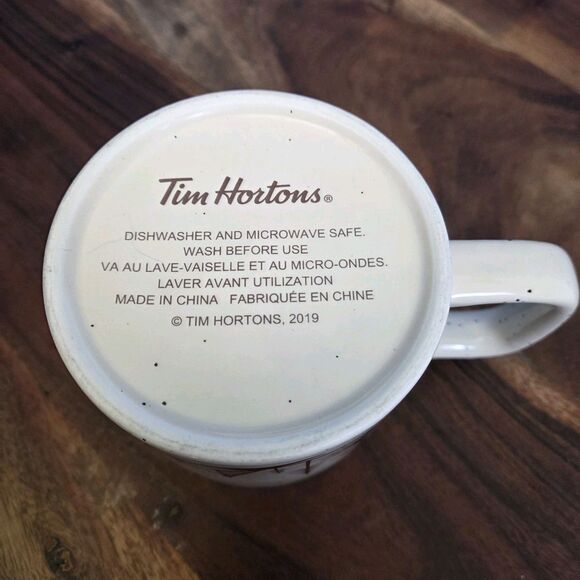 Limited Edition Tim Hortons Ceramic Mug Woodland Beaver 2019 Holiday Cream/Rust - Picture 6 of 10